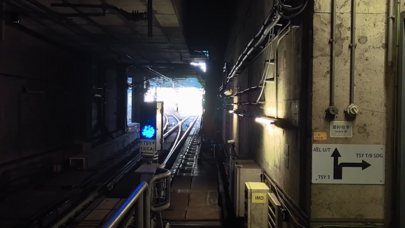 香港地铁东涌线:青衣站出站 开往东涌站方向