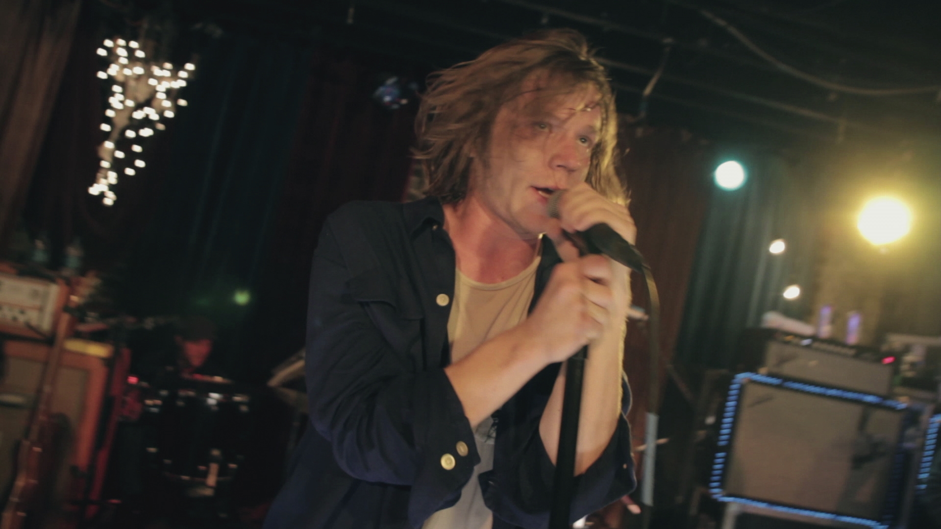 [图]In One Ear (Live From The Basement At Grimey's) - Cage The Elephant