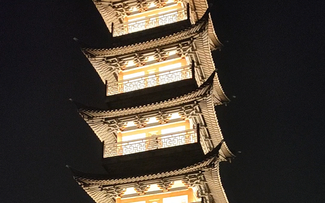 嘉定州桥老街,景点以"一塔,两河,三街,四桥"为特色.