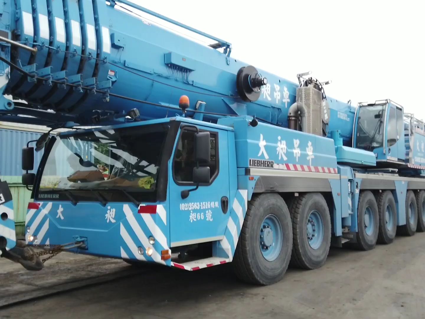 0156#搬0085_工程机械_大昶吊车 利勃海尔liebherr ltm 1300-6.