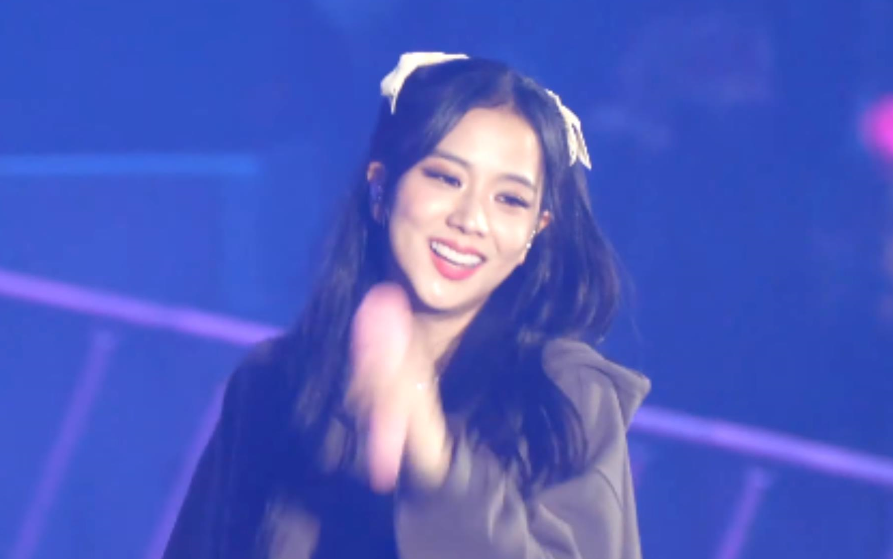 [图]【4K】蹦蹦跳跳的智秀(*╹▽╹*) JISOO直拍 'Yeah Yeah Yeah' BLACKPINK@BORN PINK 221016