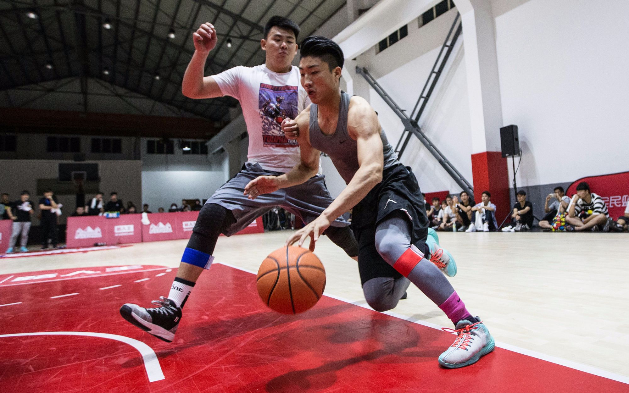 他空中转体360打板投篮惊艳全场-路人王每日集锦