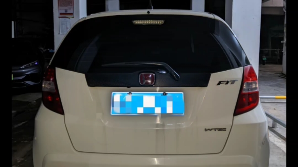 蚌埠住了,回家路上发现一台红标飞度,而且只红了一半?