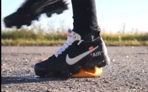 Video herunterladen: EP35 Helga Li crush fruit in Nike Vapormax