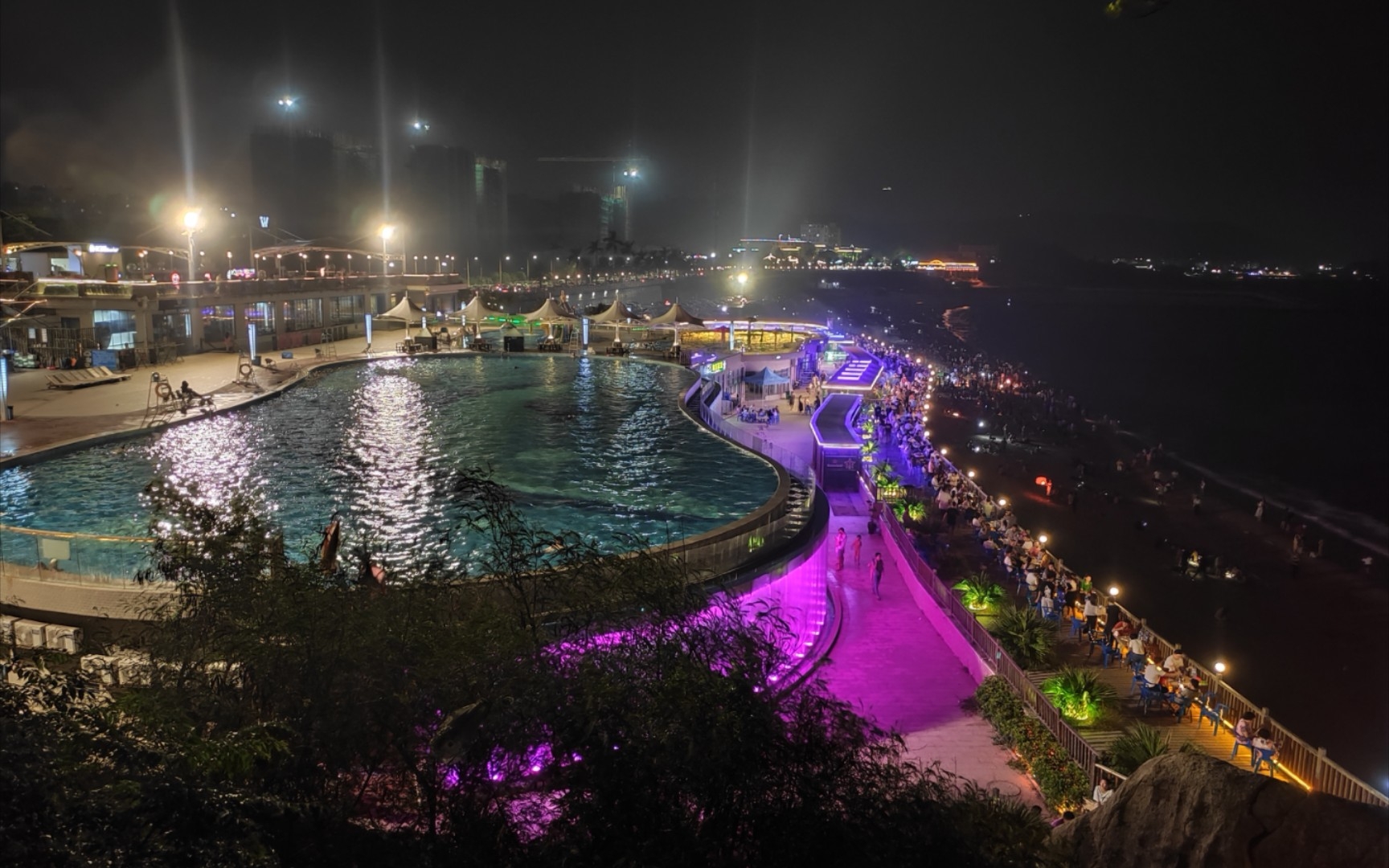 中秋晚的汕头海边沙滩