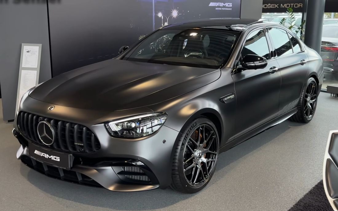 奔驰amg w213 e级 e63 s 2023款 v8最终款 伊万老师测评(机翻字幕敬请