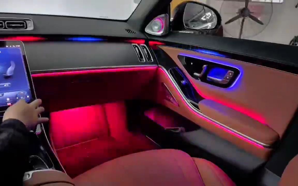 奔驰s级主动式氛围灯 旋转高音