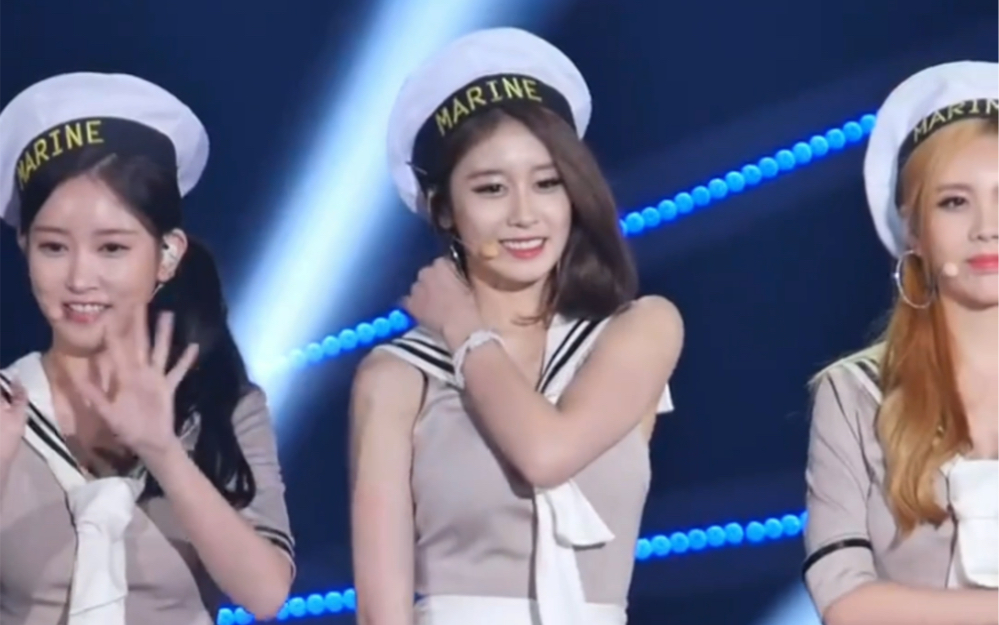 朴智妍水手服大长腿