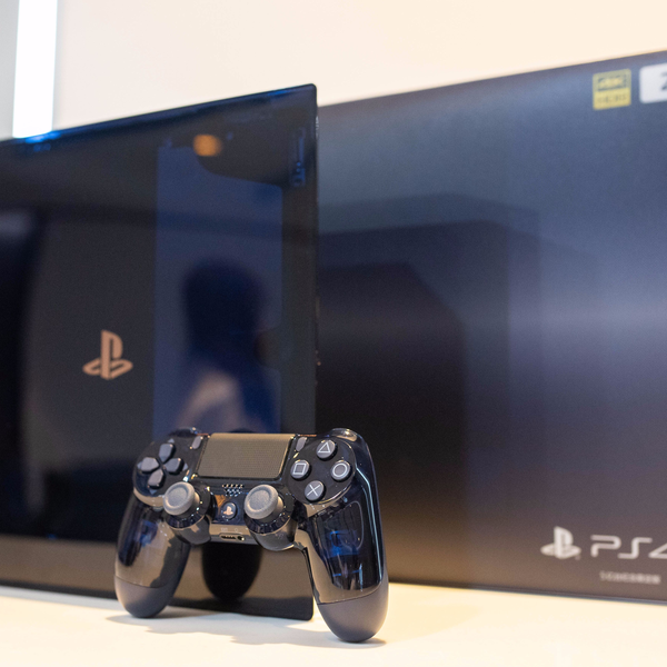 全球限量5万台「PS4 Pro 5亿台纪念限定版」开箱视频_哔哩哔哩_