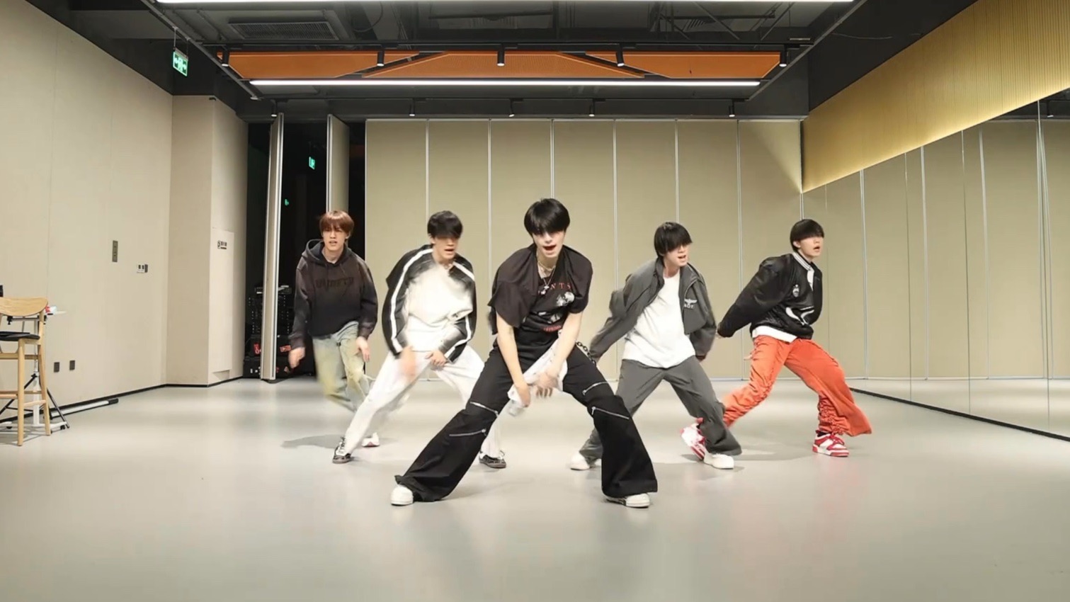 【登陆少年】练习室《渴望就可能》舞蹈——百事可乐广告曲舞蹈练习室封面