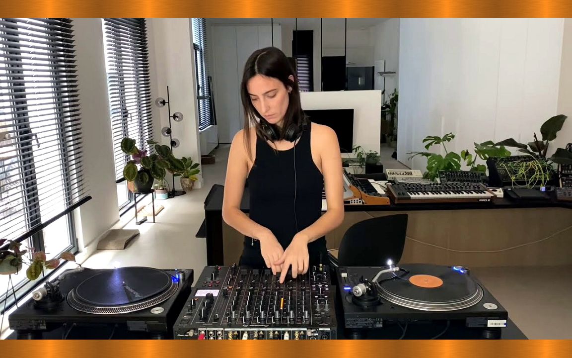 比利时dj78amelie lens 阿梅丽·朗斯/现场铁克诺黑胶设置 06