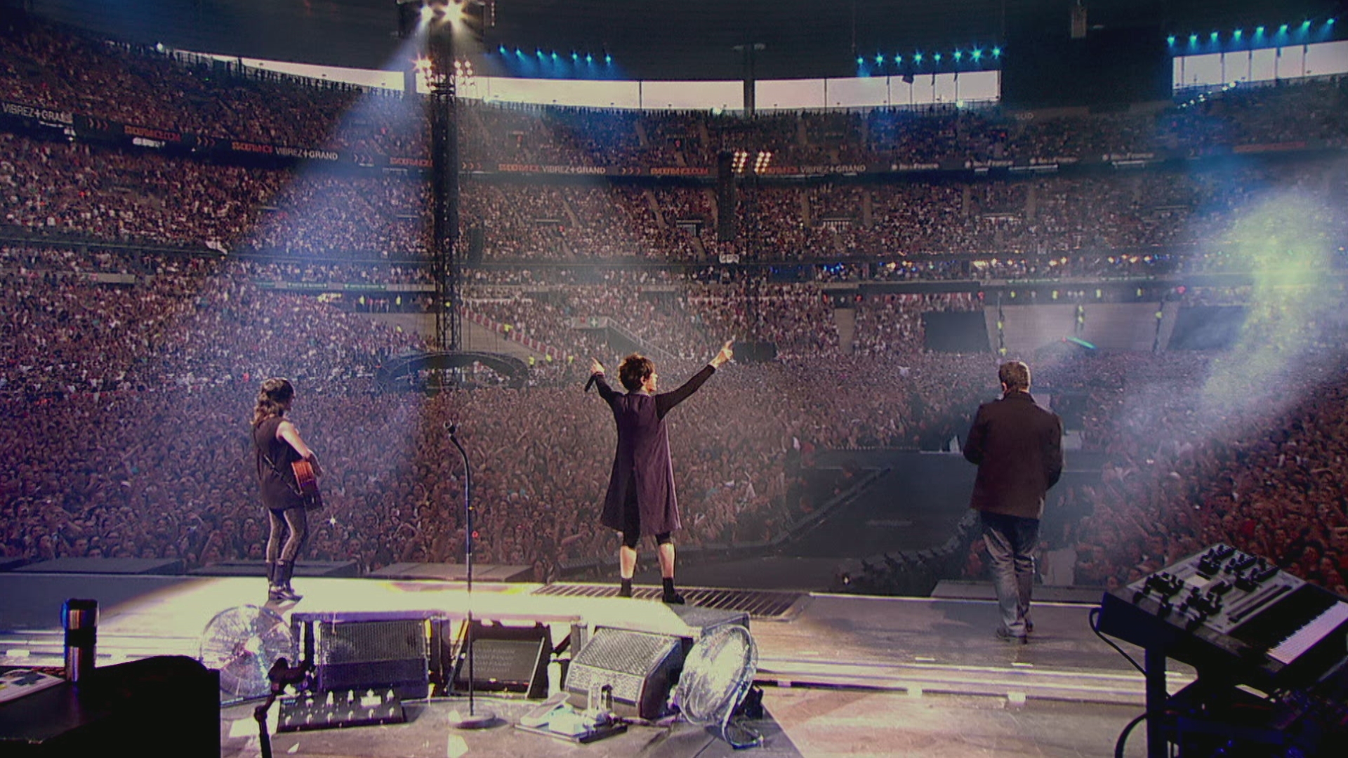 [图]Tes yeux noirs (Putain de Stade au Stade de France 2010) - Indochine