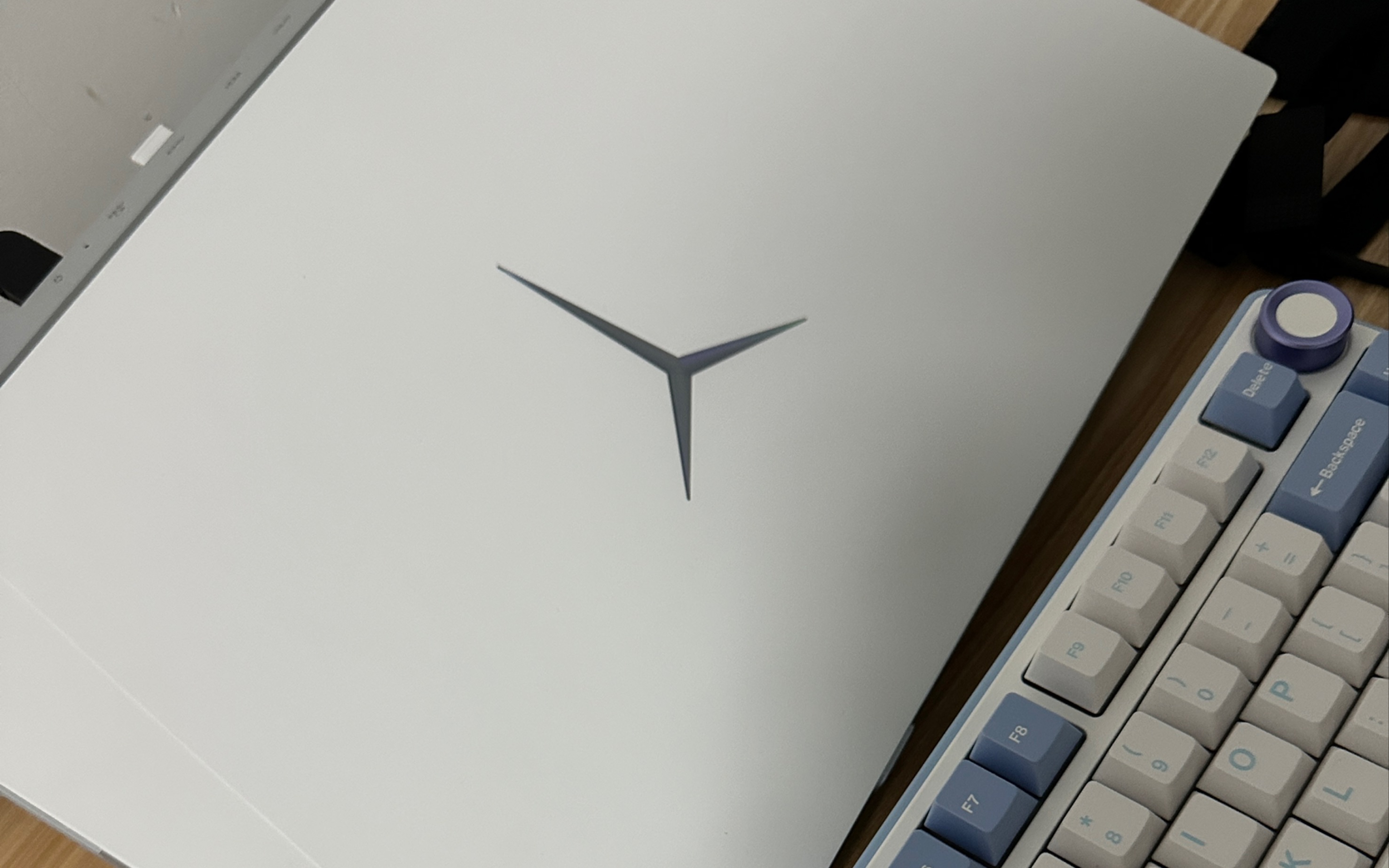 大一新生笔记本电脑拯救者y9000p冰魄白开箱