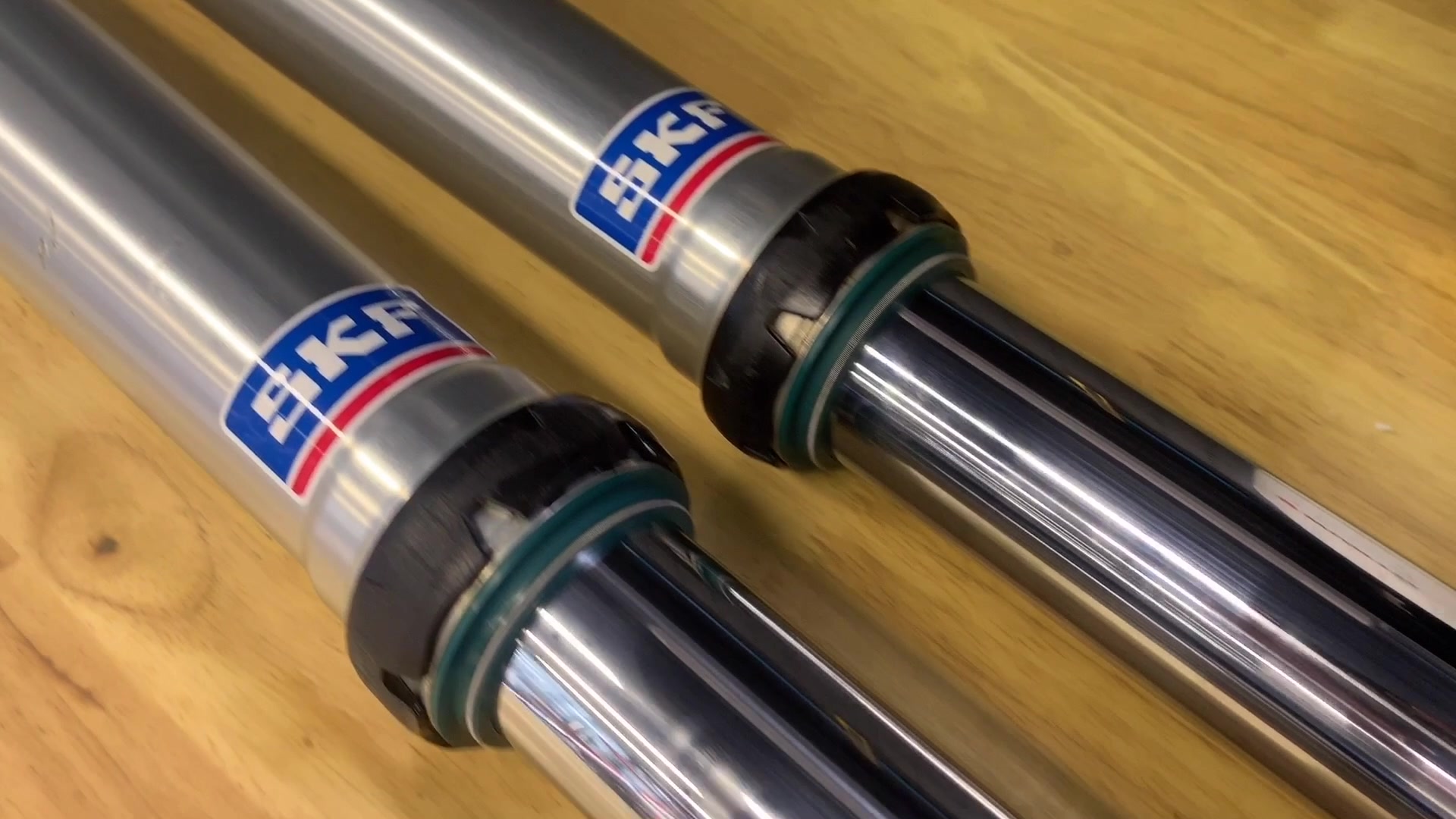 真正的避震器养护作业wp减震国内翻新