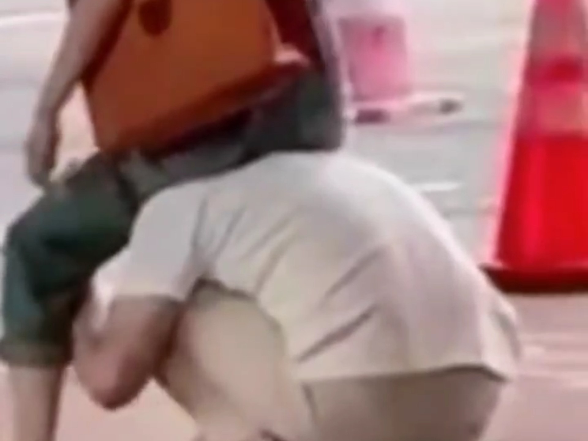 路边的板凳