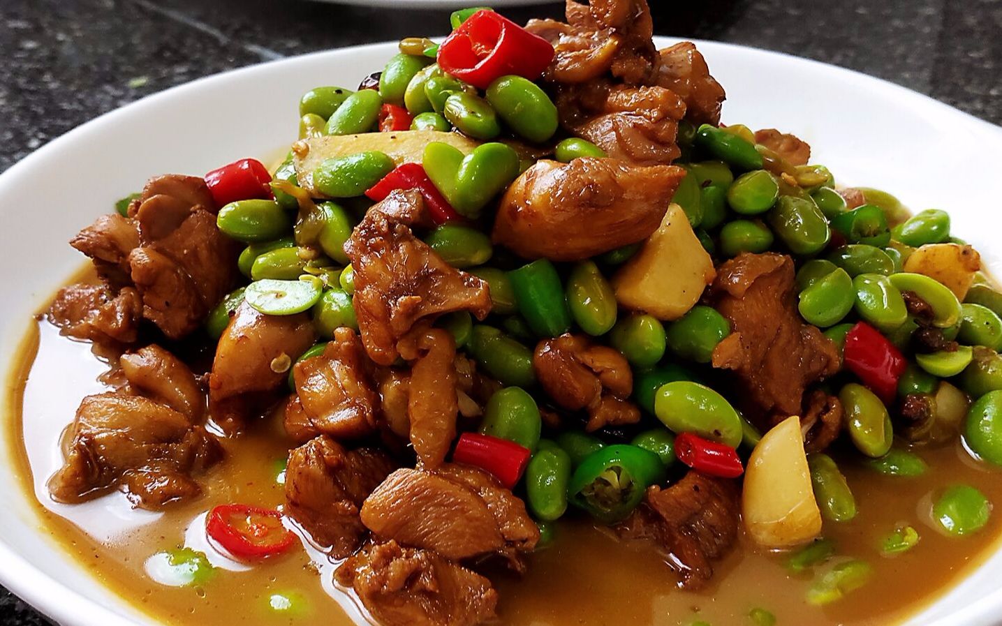 鸡腿肉烧毛豆的家常做法香辣好吃又下饭