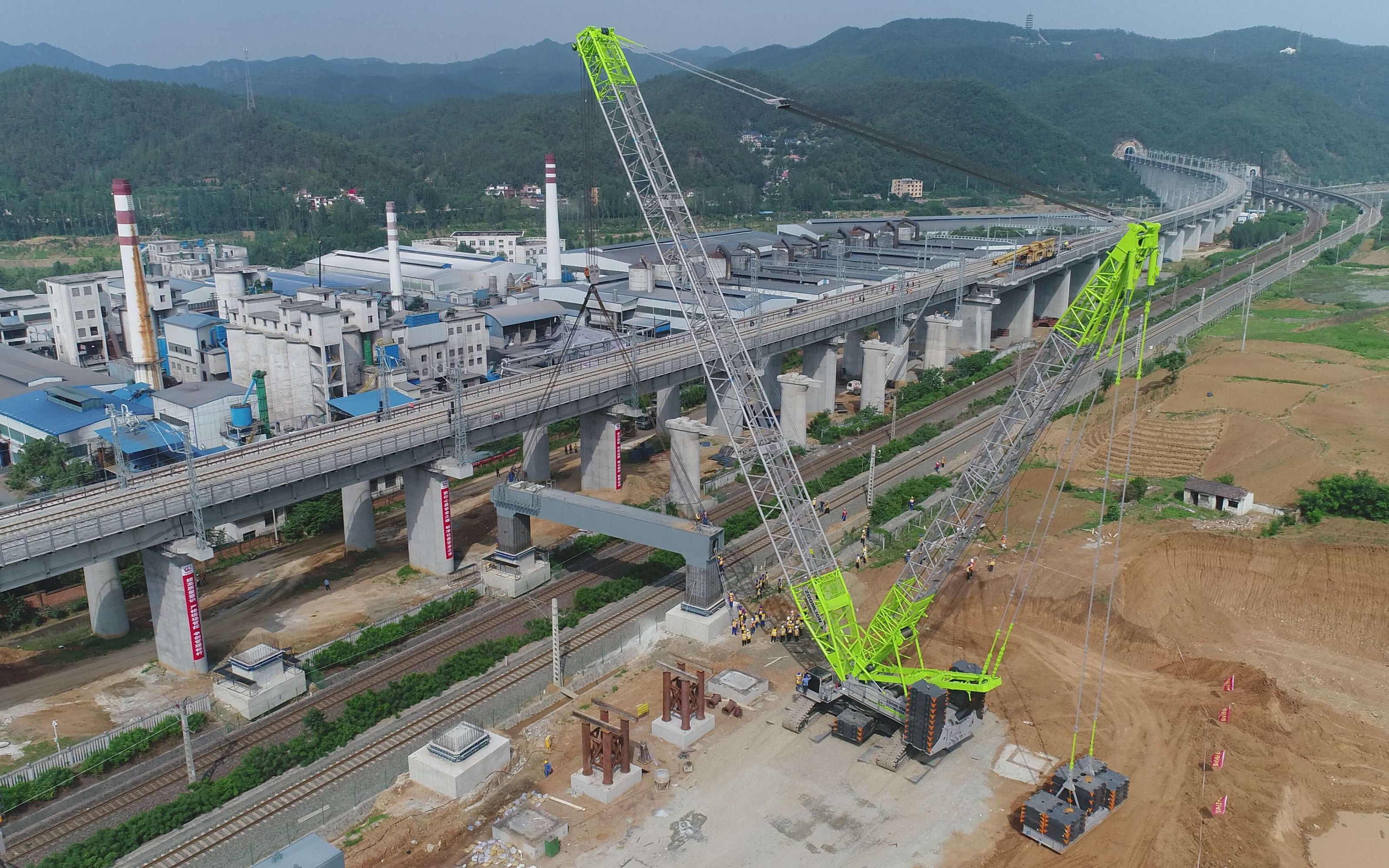 西峡新闻20190626  蒙华铁路西峡下行联络线跨越宁西铁路门式墩钢盖梁吊装施工完成哔哩哔哩bilibili