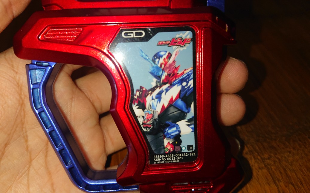 x5重涂up主自制的假面骑士exaiddx兔坦气泡build卡带涂装