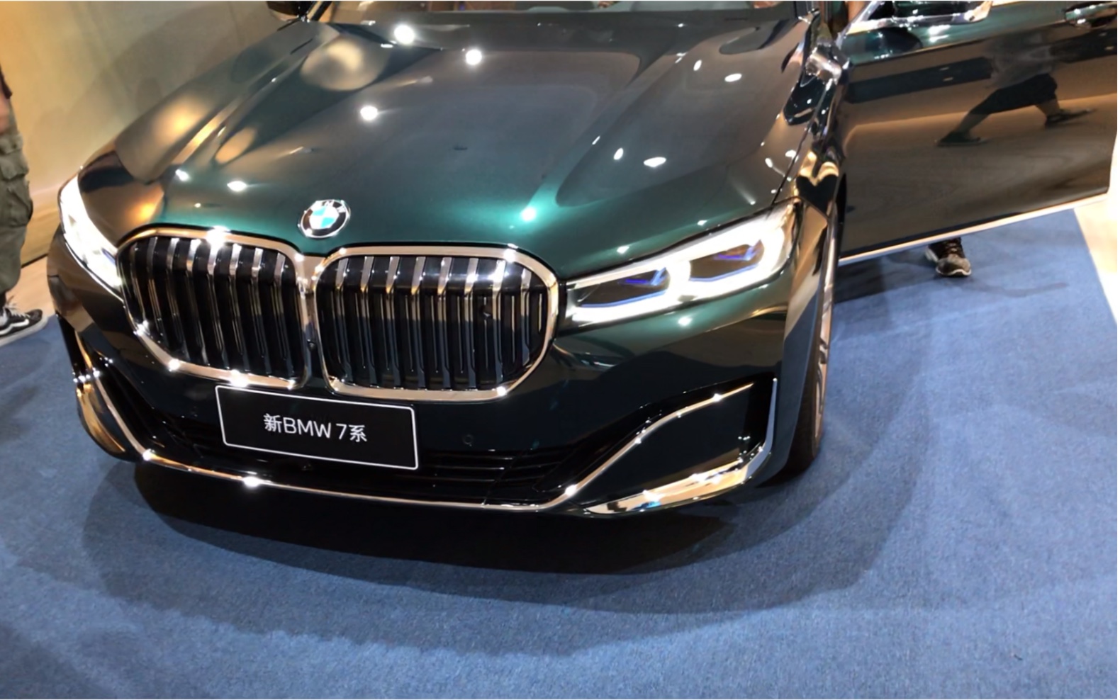 新宝马bmw7系750li翡翠绿宝华韦健音响是真可以