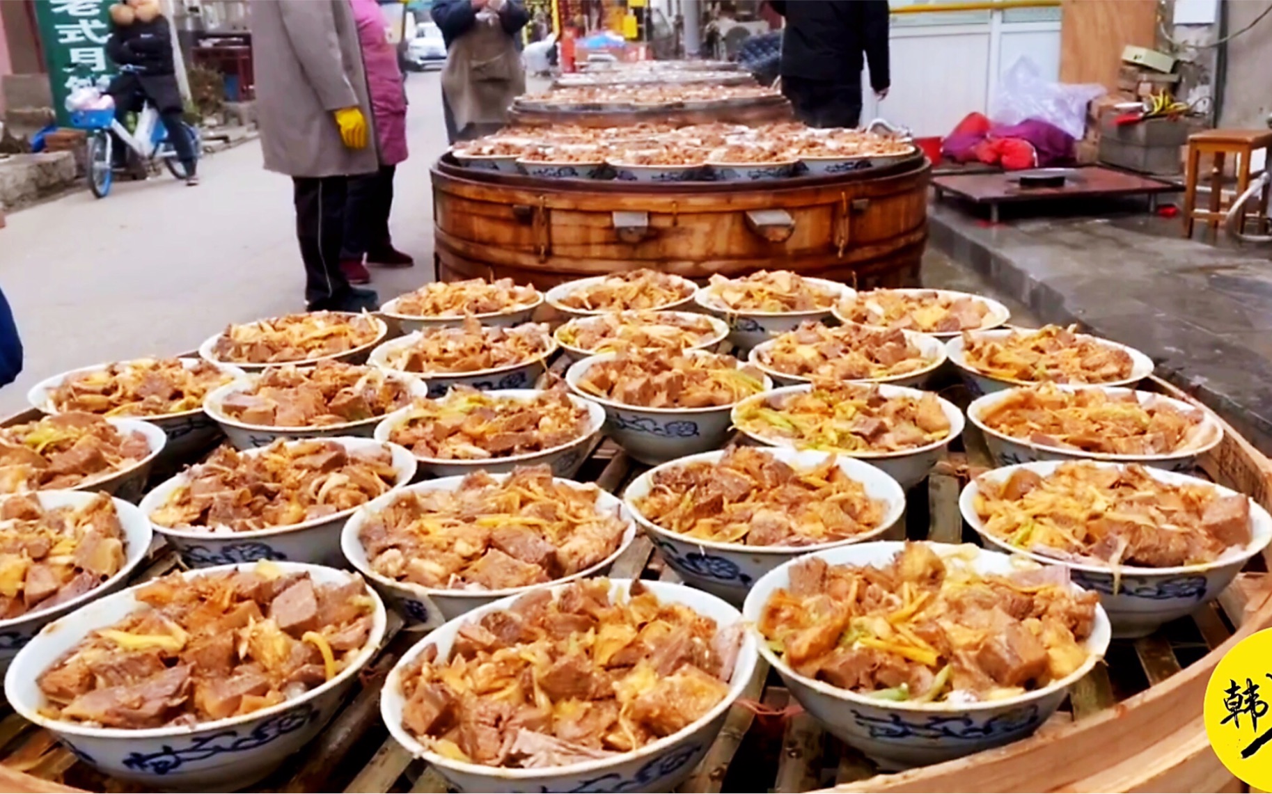 开封名吃八大碗,一套340元客户一次订20套,笼屉摆满大街!