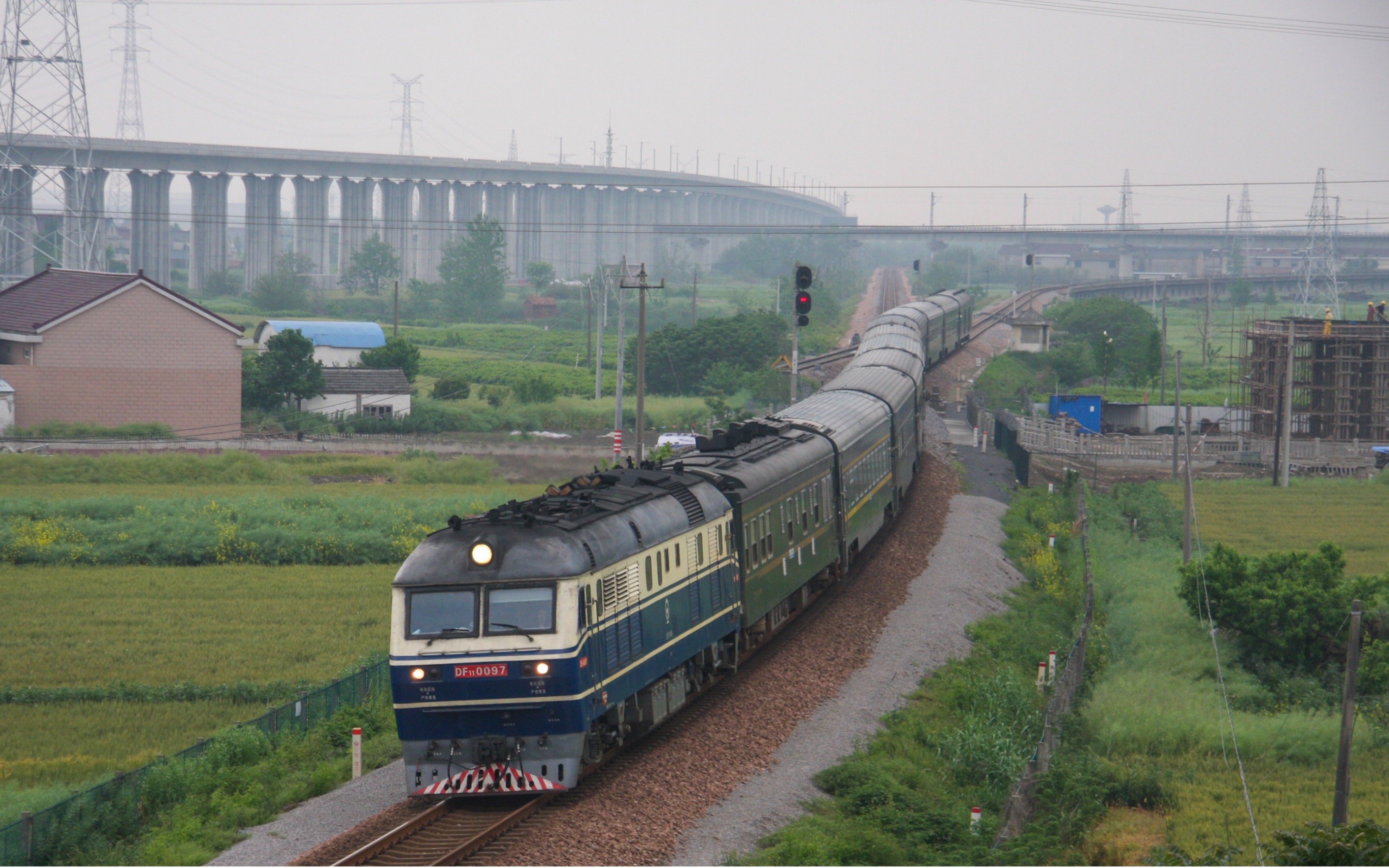 【新长铁路】【宁盐特快】t7772西北联络线两道通过.