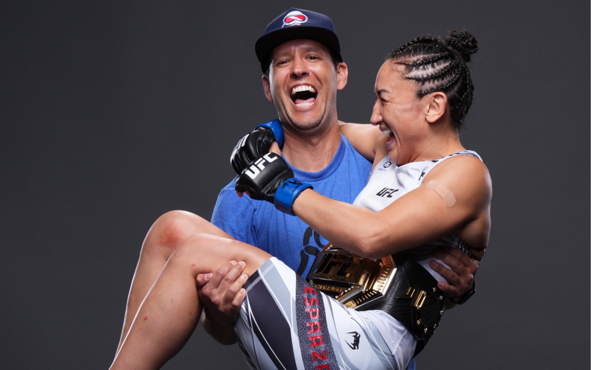 【ufc274】埃斯帕扎与未婚夫合照,享受夺冠和结婚双喜临门【独家视角