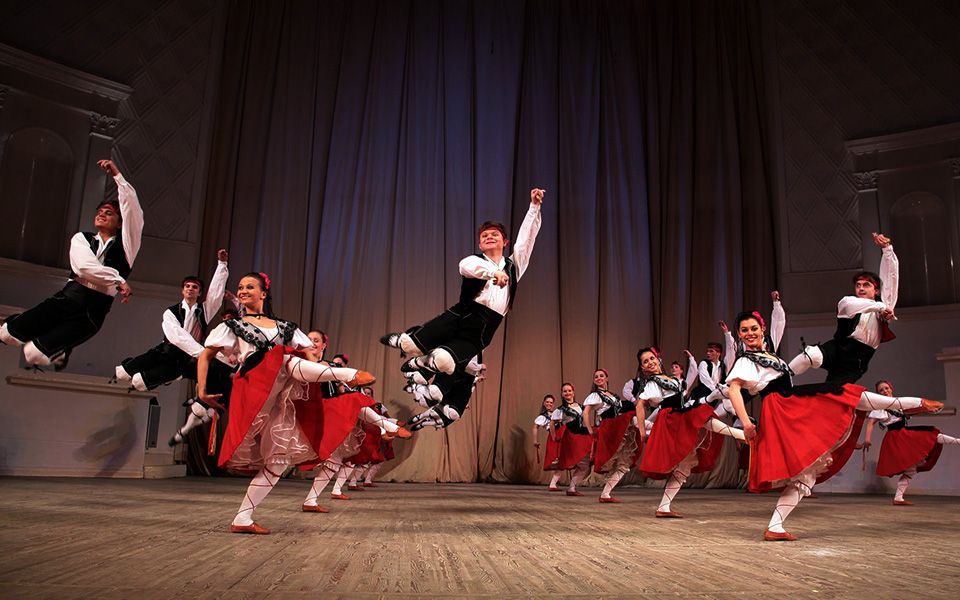 独特的俄罗斯民族舞,体验不一样的视觉盛宴和文化饕餮,民族歌舞秀!