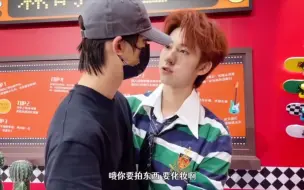 Download Video: 【丁程鑫×贺峻霖】原来贺儿生日直播后丁哥赶到了现场