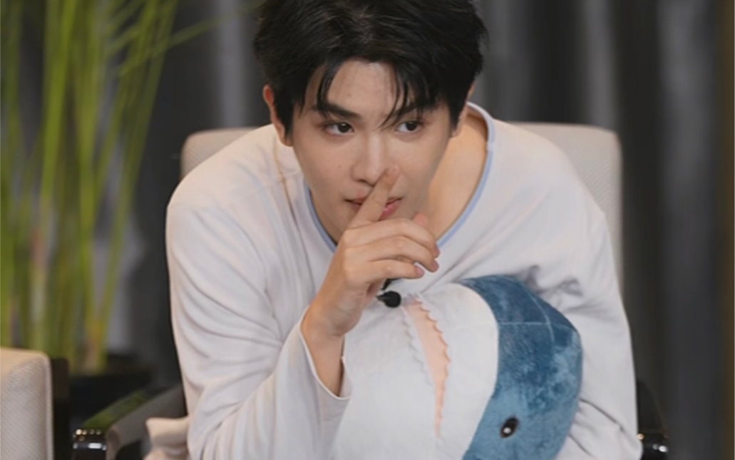 【justin黄明昊】行动派直播提前下班的小贾同学好可爱,好好休息晚安