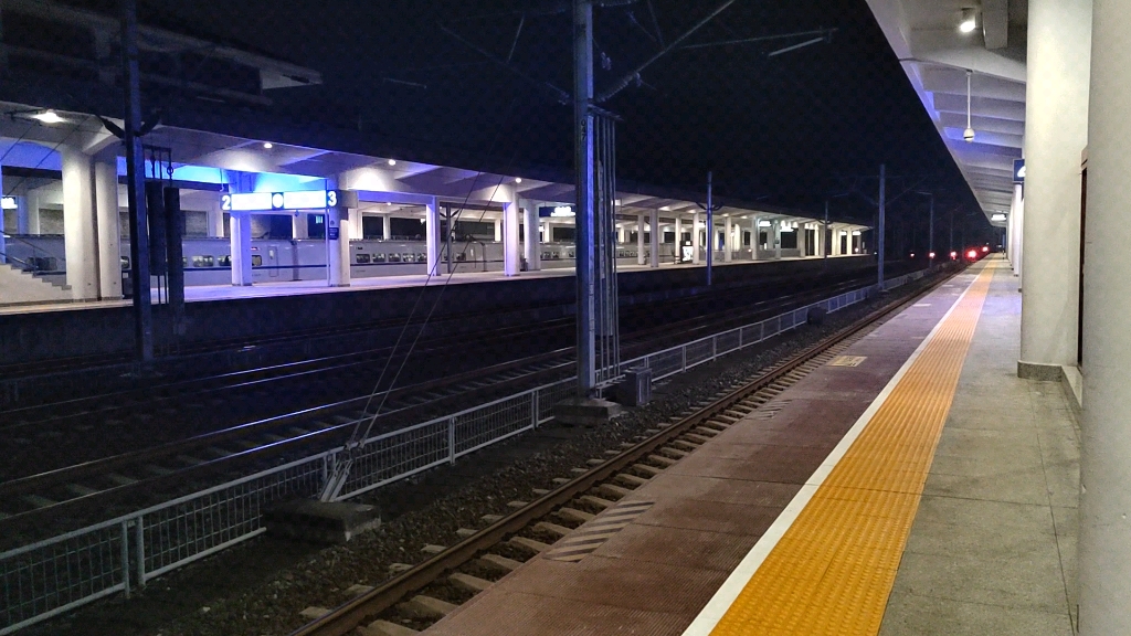 d1878次(广州南站-重庆西站)本务重庆车辆段crh2a2397 crh2a2304遵义