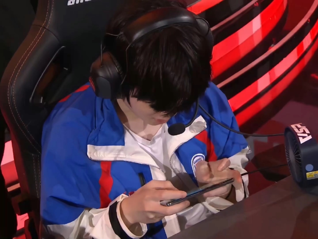 【lgd诚c】"空白的娃娃也会慢慢长大"但我不会对你失望,我永远期待你