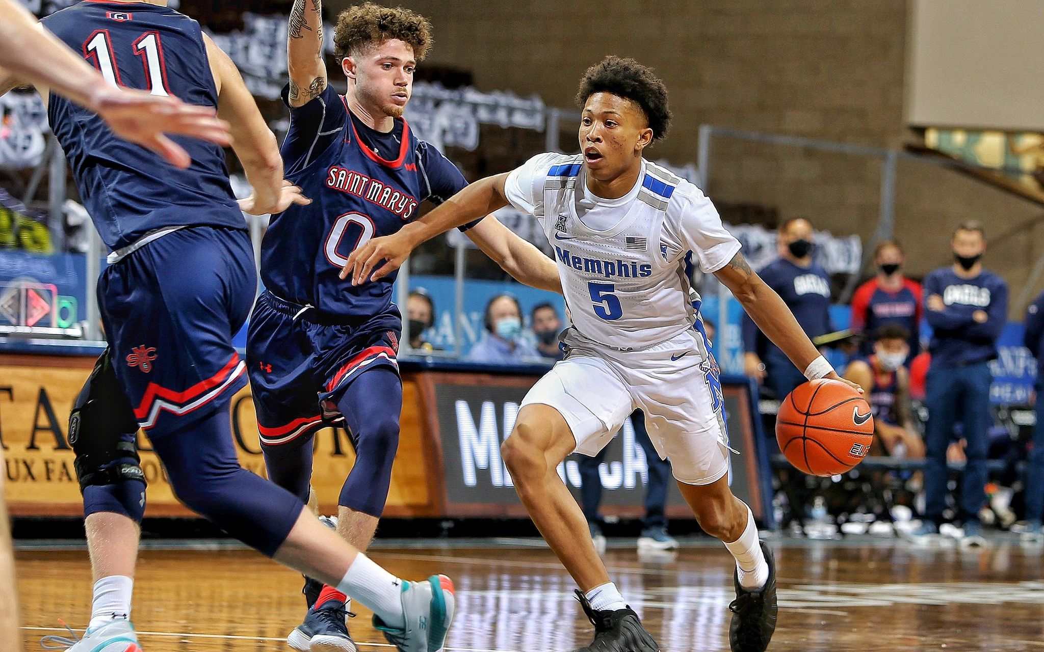 cbb is back - - boogie ellis from halfcourt at the buzzer!