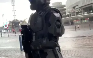 下雨时的ODST be like: