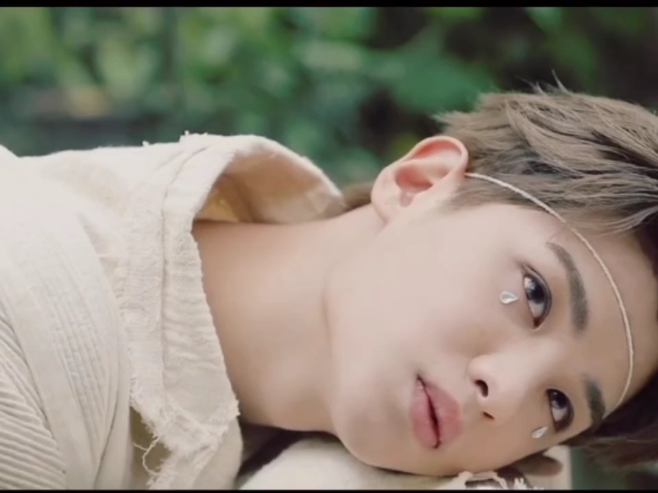 黄明昊国风钻石落泪妆