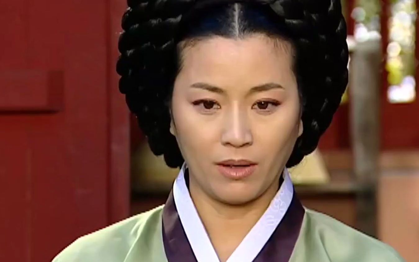 崔尚宫以为长今失去味觉,趁机将她赶走,谁知被当场打脸