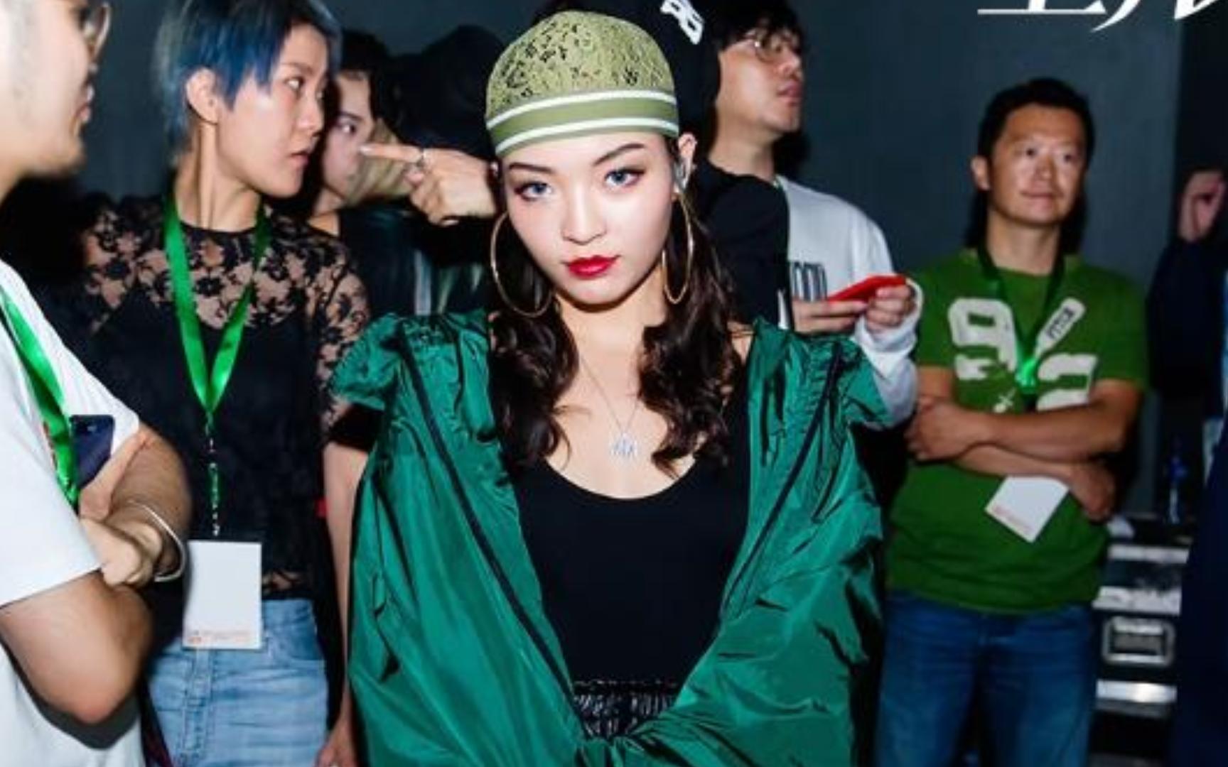 城堡 (live)----vava毛衍七/雾都l4wudu 和声版伴奏