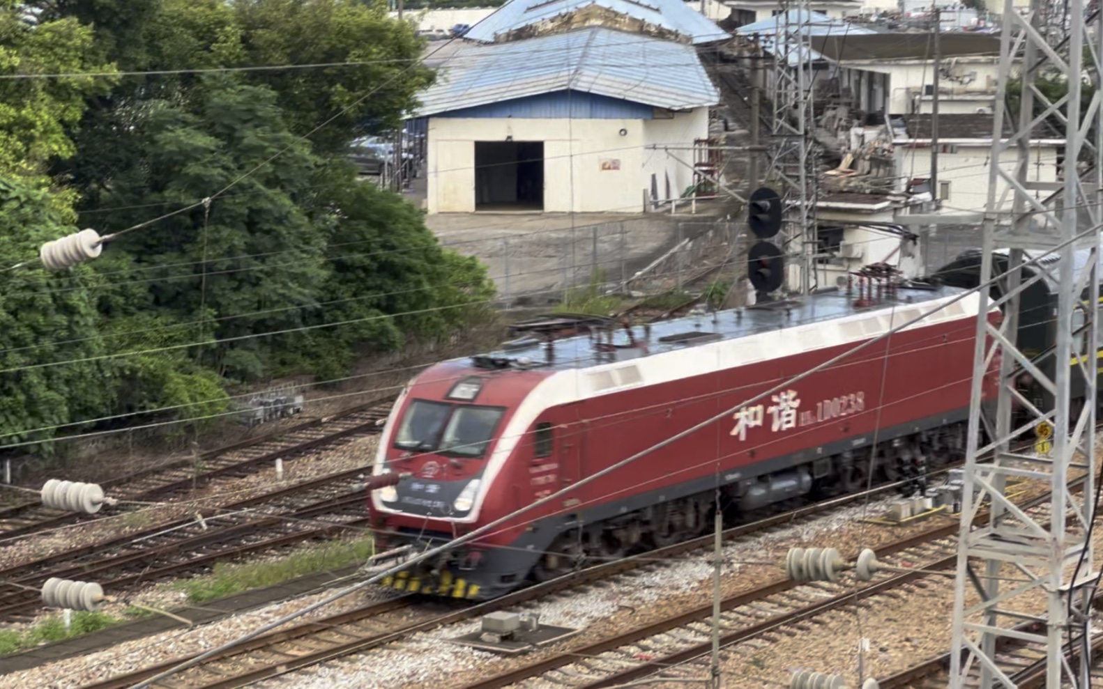 【拍车库存】hxd1d 0238牵引z186车底通过机位