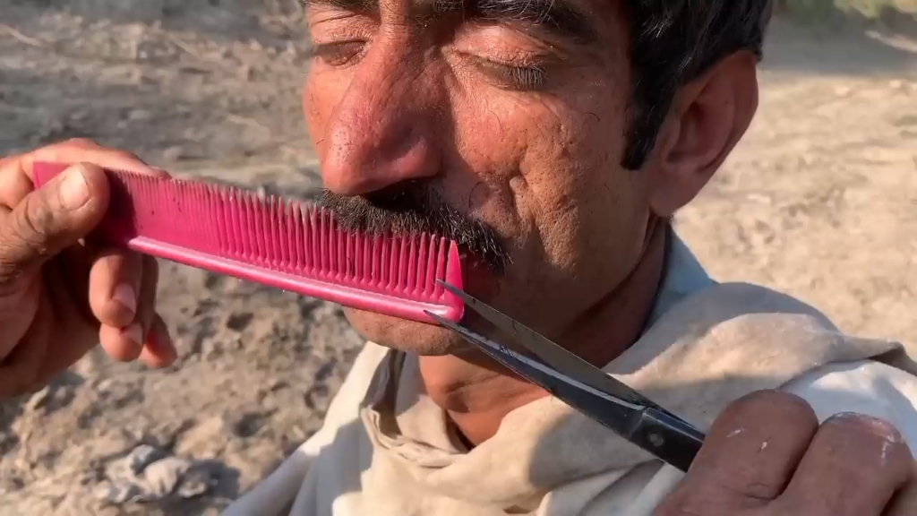 印度刮胡子图片