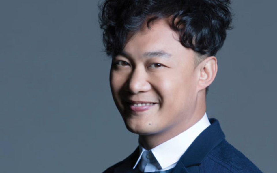 陈奕迅(eason chan,1974年7月27日-),出生于中国香港,毕业于英国