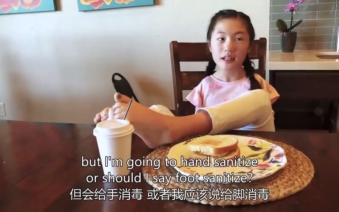 天生没有双臂的女孩虽然没有手但我可以做任何事