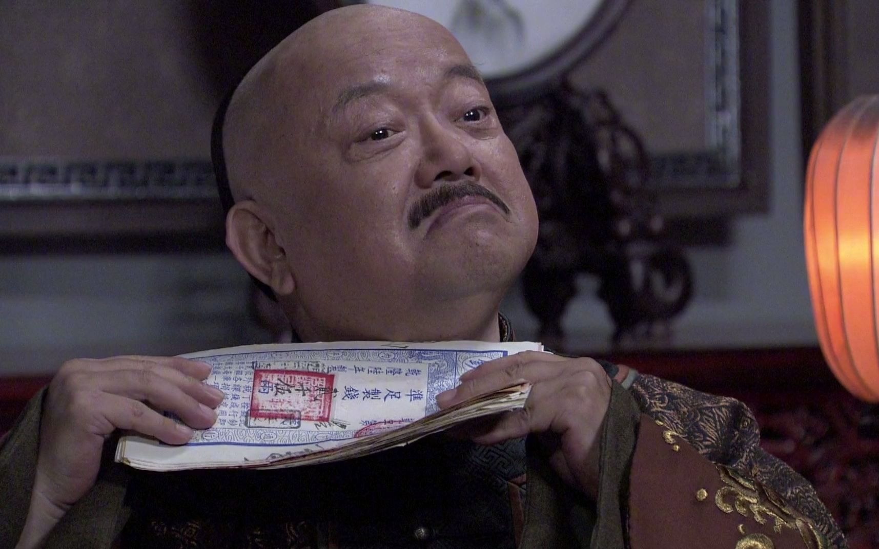 贪官给和珅送钱,和珅不要:我现在看到钱就像看到刀一样!