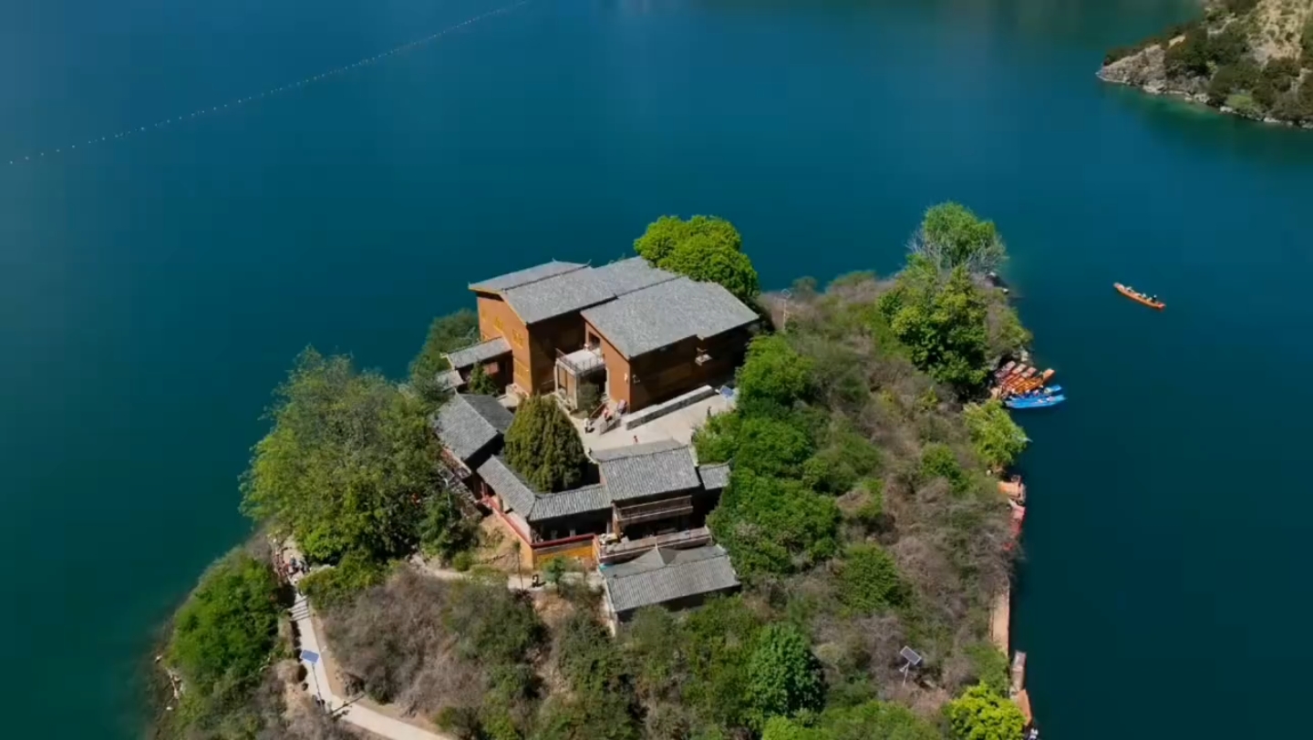 王妃岛|||王妃岛曾是我们泸沽湖末代土司老婆居住的岛四季如春鸟语