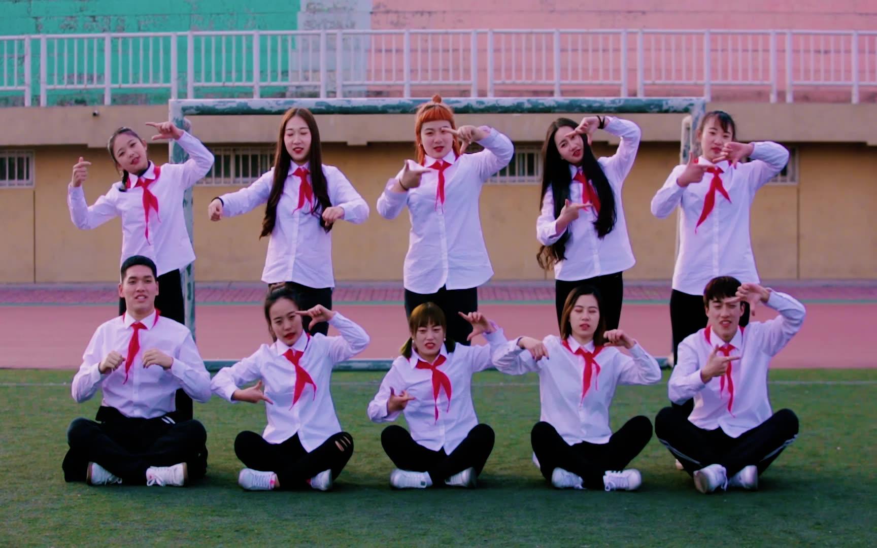 《少林英雄》敲可爱手势舞【单色舞蹈】_哔哩哔哩 (゜-゜)つロ 干杯