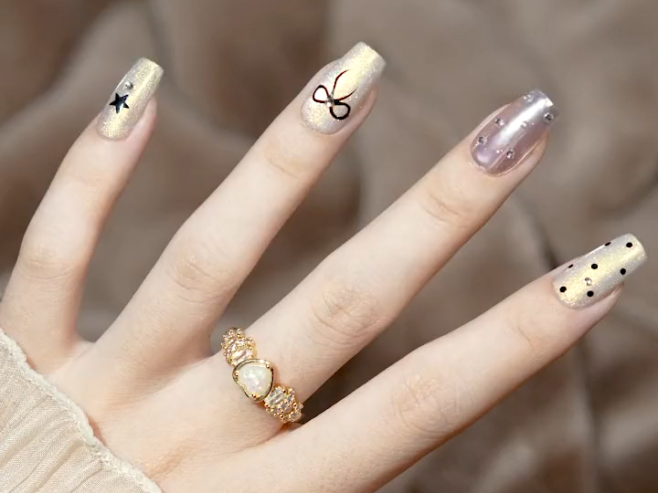 猫眼波点蝴蝶结美甲分享