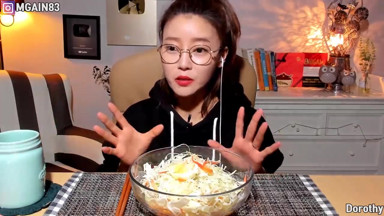 多萝西 dorothy - [eng sub] 最新吃播三篇合集(20190111)_哔哩哔哩