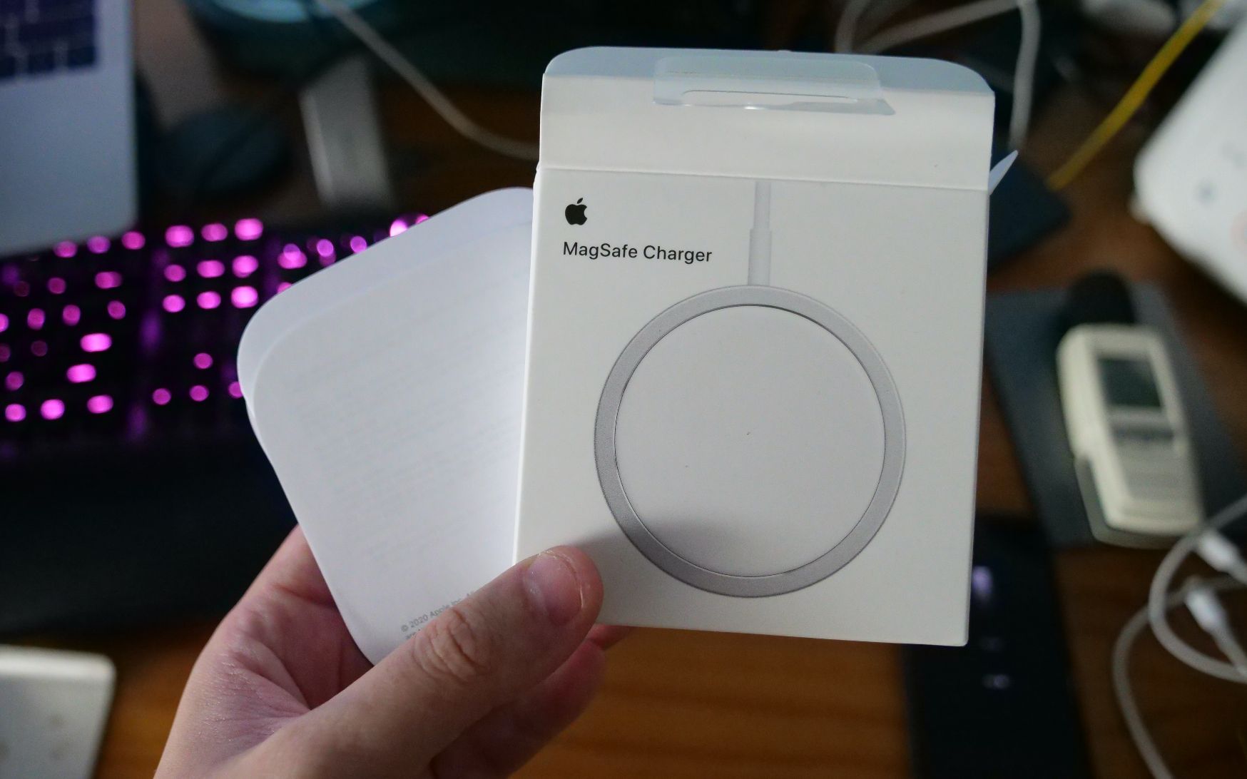 苹果magsafe磁吸充电线体验原价智商税折扣有点香