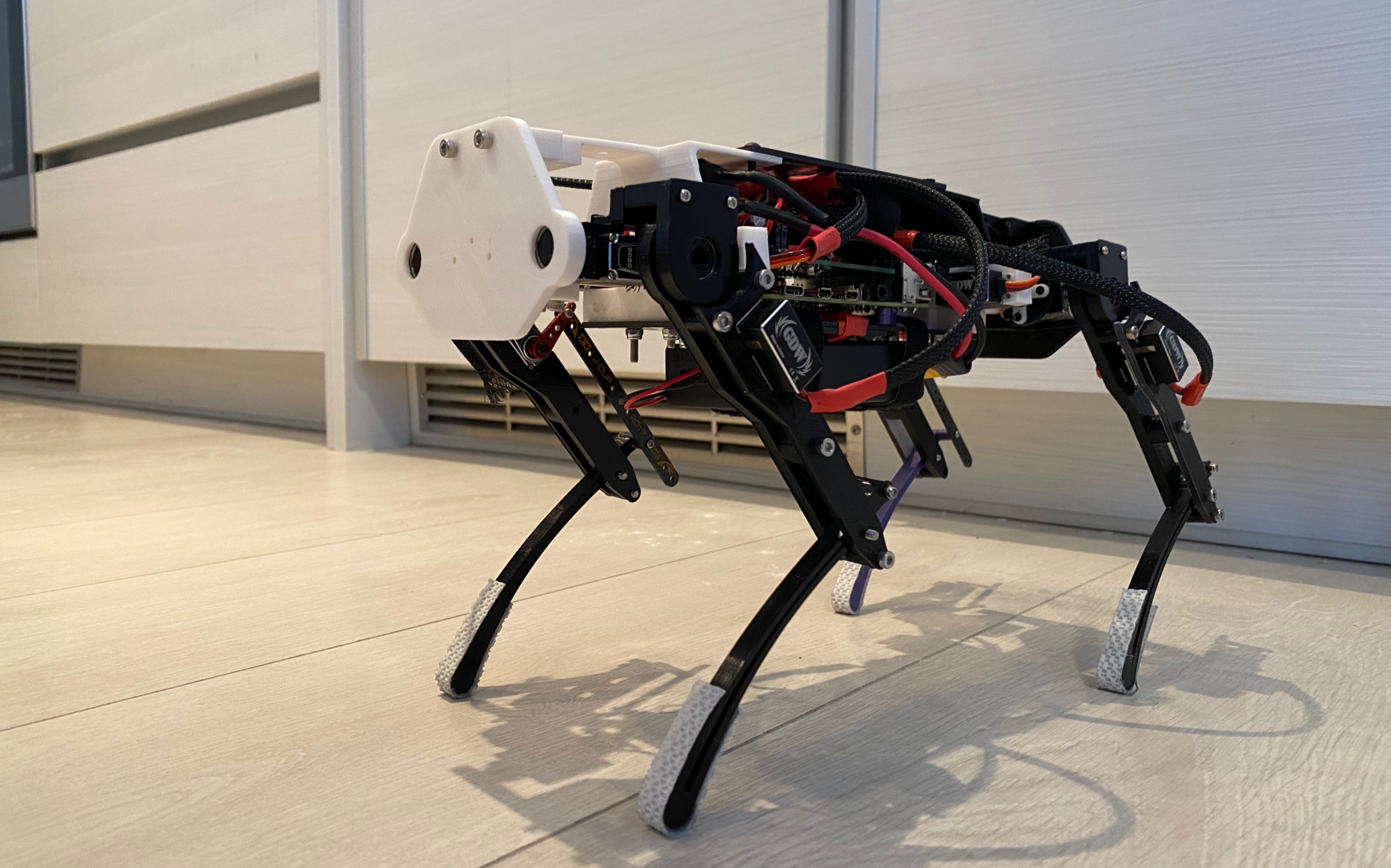 四足机器人小跑步态