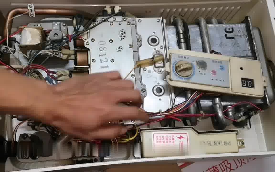 前锋热水器显示r3—28分27秒—,一般这种情况下,就要认真对待了!