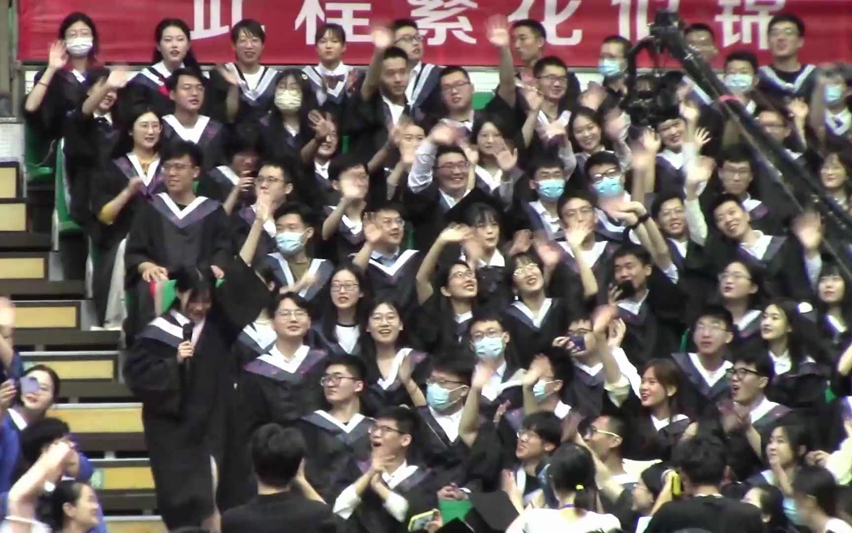 [图]青岛大学毕业典礼 满天星辰不及你 非官方视角