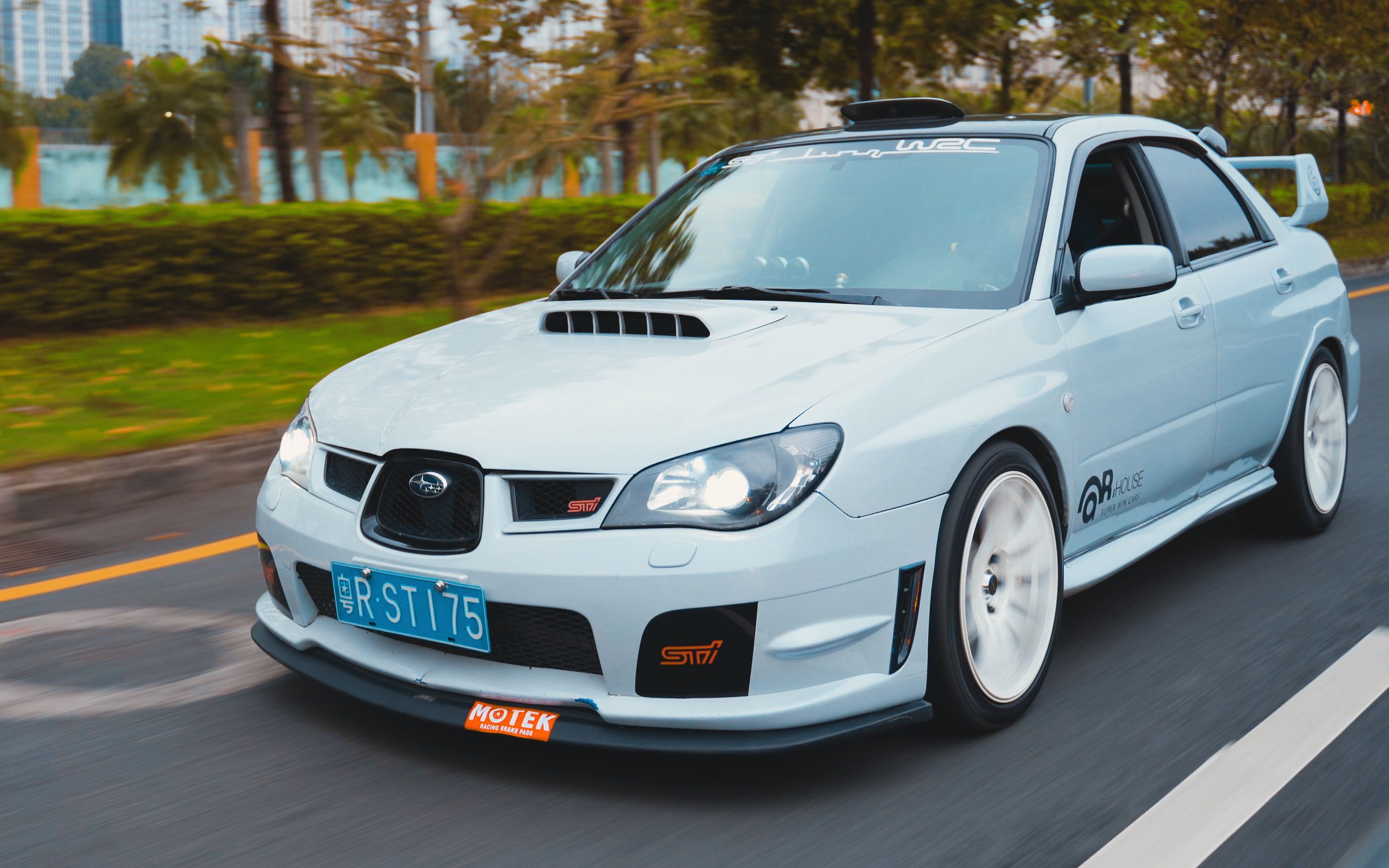 买了斯巴鲁wrx sti之后,我再也没有见过三菱evo